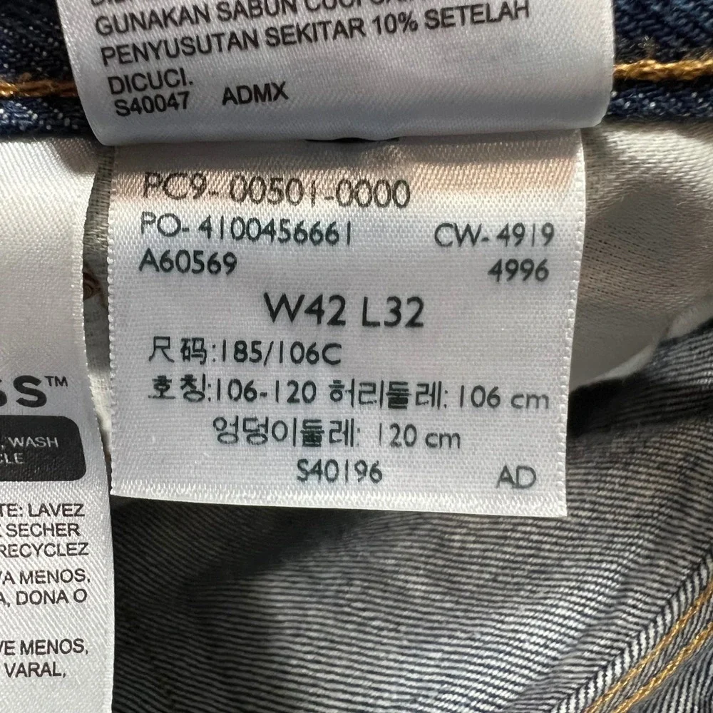 LEVI'S 501 Original Fit Jeans Mens 42x32 Dark Indigo Blue Button Fly Classic